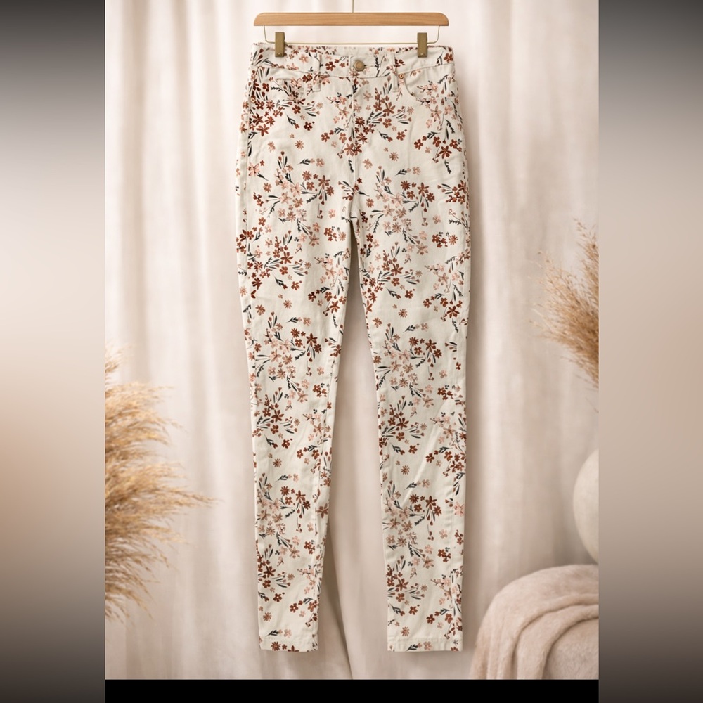 JustFab Cream Floral Skinny Jeans with Rust & Navy Accents Size 28  (6)